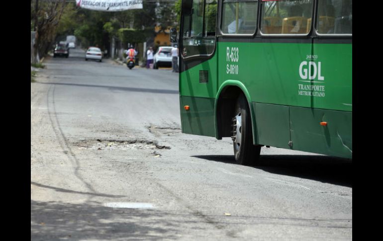 Entre las vías dañadas están Mariano de la Bárcena y Belén, en Guadalajara, y San Jorge, Calle 5 e Independencia en Zapopan. EL INFORMADOR / M. Vargas