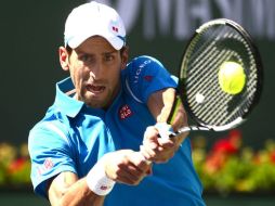 Novak no logró cerrar el primer set cuando servía en el 5-4, pero se recuperó para ganar el primer partido en el tie-break. EFE / M. Nelson