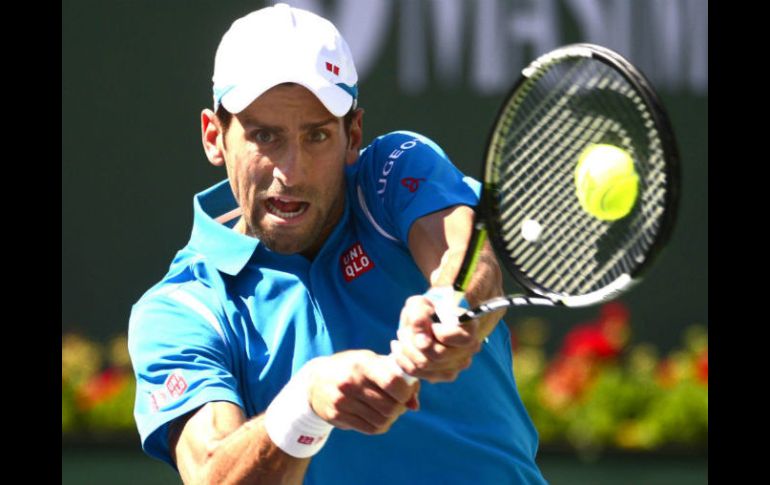 Novak no logró cerrar el primer set cuando servía en el 5-4, pero se recuperó para ganar el primer partido en el tie-break. EFE / M. Nelson