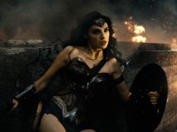 Gadot reconoció sentirse muy agradecida por poder contar la increíble historia de este personaje. TWITTER / @BatmanvSuperman