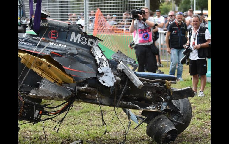 Alonso se mantuvo alerta y sus pensamientos fueron para su familia. AP / T. Karanikos