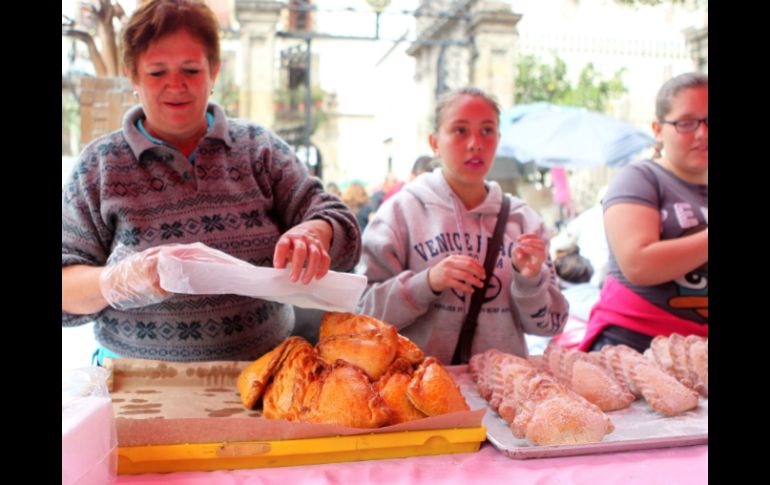 Este domingo comenzaron a trabajar 120 comerciantes con permiso; aumentará el número a partir de este lunes. EL INFORMADOR / A. Hinojosa