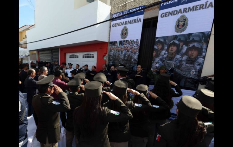 Como parte de la ceremonia ciudadanos y autoridades guardaron un minuto de silencio. ESPECIAL /