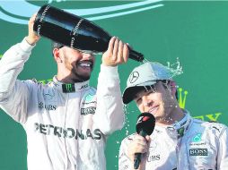 De la mano de Lewis Hamilton y Nico Rosberg (der.), el equipo Mercedes se ha convertido en amo y señor de la Fórmula Uno. EFE / D. Azubel