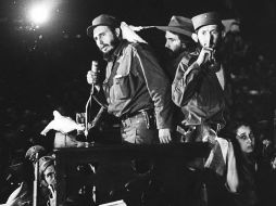 Fidel Castro (i) llegó al poder en Cuba en 1959 tras el éxito de la Revolución Cubana, fue el inicio de los conflictos. AP / ARCHIVO