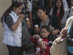 El nacimiento por cesárea y el no darles leche materna, son algunas de las causas para que los niños ganen peso. EL INFORMADOR / ARCHIVO