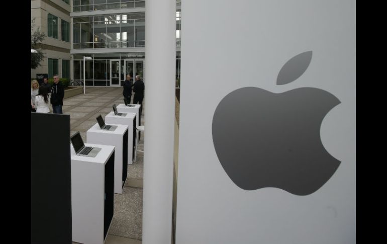 El gobierno acudió a la justicia para obligar a Apple a desbloquear el teléfono móvil. AP / M. Sanchez