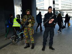 Los terroristas abren fuego en el aeropuerto y en el metro de la capital belga. AFP / E. Dunand