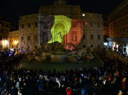 En Italia, la Fuente de Trevi también se sumó al duelo con los colores nacionales de Bélgica. AFP / G. Bouys