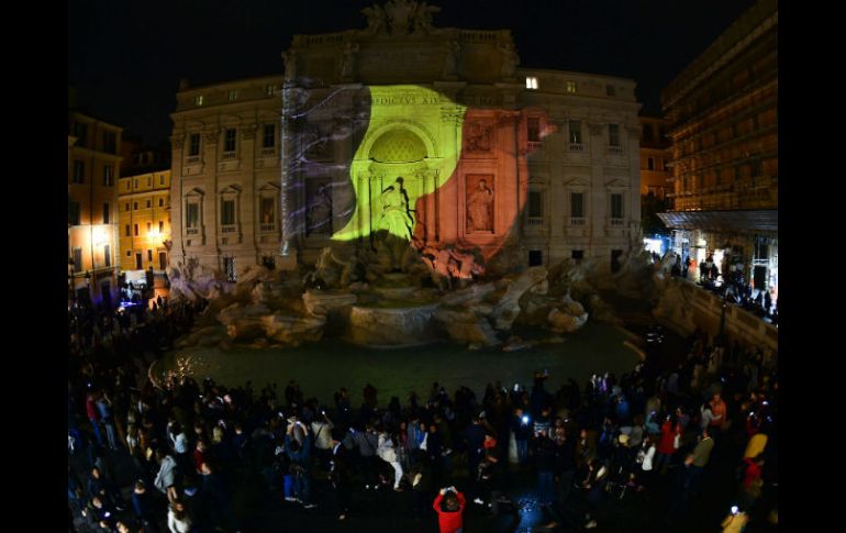 En Italia, la Fuente de Trevi también se sumó al duelo con los colores nacionales de Bélgica. AFP / G. Bouys