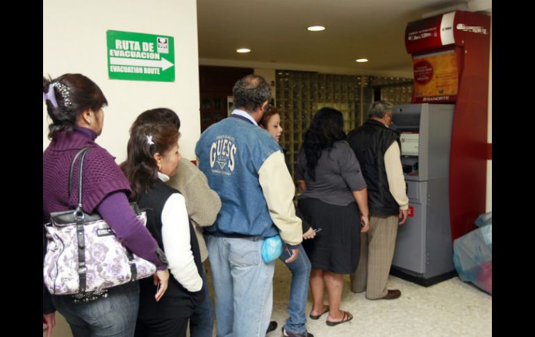 Los clientes de la Banca sólo contarán con servicios por Internet, teléfono y cajeros automáticos durante el resto de la semana. EL INFORMADOR / ARCHIVO