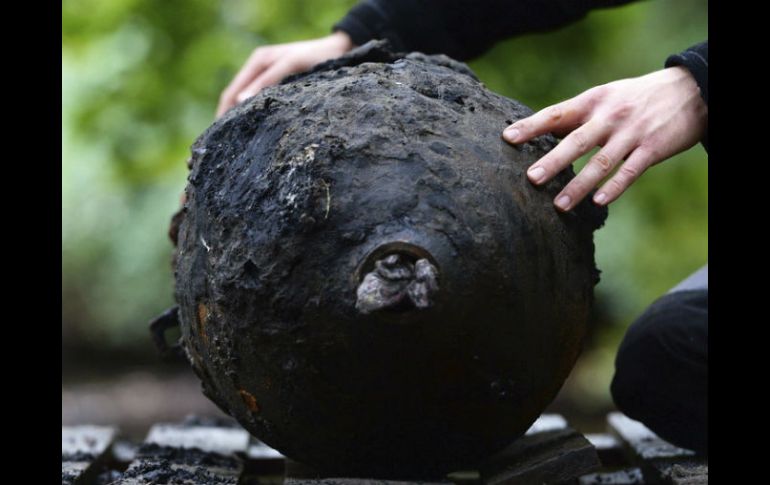 El artefacto, que al parecer pesaba 250 kilos, fue encontrado por trabajadores de una constructora. EFE / ARCHIVO