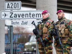 El aeropuerto de Zaventem, en Bruselas, permanece fuertemente custodiado, luego de los atentados terroristas de ayer. AP / G. Vanden Wijngaert