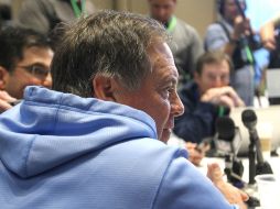 Bill Belichick, entrenador en jefe del cuadro de Nueva Inglaterra. AP / L. M. Álvarez