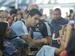 Se anticipa la presencia de miles de uruguayos que han viajado para ver a Suárez tras dos años alejado por morder a un jugador. EFE / J. R. Veiga