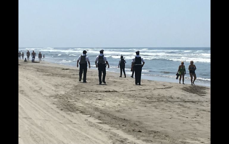 Policías patrullan las playas de Acapulco. La ocupación hotelera en el Triángulo del Sol es de 81 %. NTX / A. Covarrubias