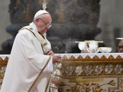 La tarde de este jueves Francisco celebrará de nuevo una misa, durante la cual lavará los pies a 12 refugiados. AFP / T. Fabi