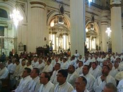 Mil presbíteros estuvieron presentes en este Jueves Santo. EL INFORMADOR / E. Barrera