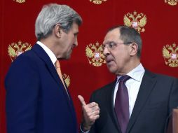 Tras el encuentro con Putin, Kerry ofreció una conferencia de prensa junto a su homólogo ruso, Sergei Lavrov. EFE / A. Nemenov