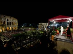 El Via Crucis, como ya es tradición, tuvo lugar en el Coliseo romano, símbolo de la represión de los primeros cristianos. AP / A. Medichini