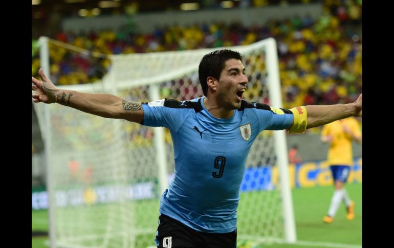 El ariete volvió tras cumplir con una sanción de nueve partidos por morder a un oponente en la Copa del Mundo de Brasil en 2014. AFP / C. Simon