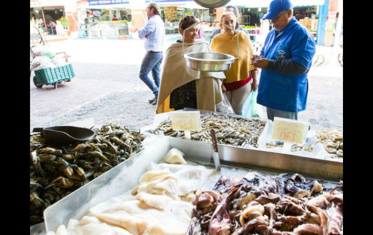 Durante esta cuaresma se vendieron cerca de cien toneladas de productos de mar en los 128 comercios del Mercado del Mar. EL INFORMADOR / ARCHIVO