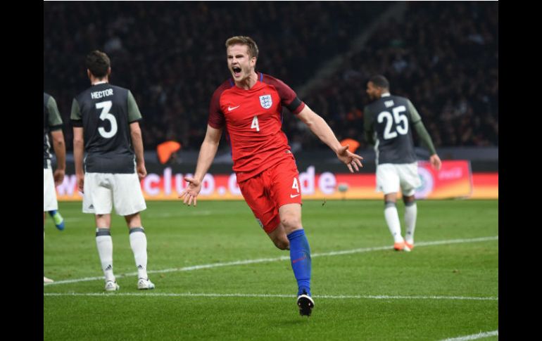 Eric Dier marcó la diana definitiva en el encuentro para que el equipo se llevara el triunfo en tierras alemanas. EFE / A. Hilse