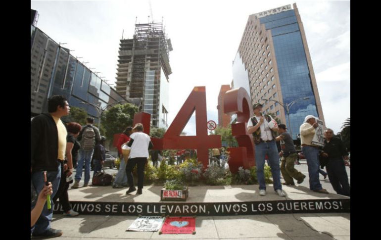 El acto simbólico se llevó a cabo en el antimonumento ubicado en Paseo de la Reforma. SUN / Y. Xolalpa