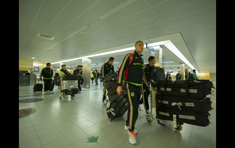 El equipo se trasladó en avión a Isla Terceira, para de ahí tomar un autobús que los llevó a Angra do Heroismo, sede del partido. MEXSPORT / J. Ramírez