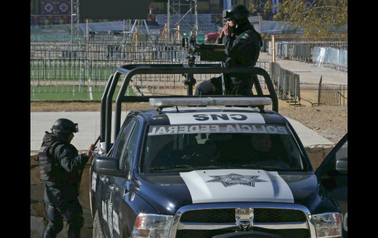 Los elementos de la Policía Federal entregaron volantes con medidas sencillas a considerar. SUN / ARCHIVO