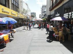 El Ayuntamiento prohibió la instalación de comerciantes ambulantes en el centro de la ciudad; sólo algunos consiguieron permisos. EL INFORMADOR / A. Camacho