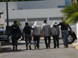 Los detenidos apuntaron sus pistolas a los policías municipales, pero finalmente fueron desarmados. EL INFORMADOR / ARCHIVO