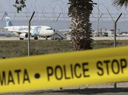 Las primeras fotografías difundidas por medios muestran al avión estacionado en el aeropuerto de Larnaca. EFE / K. Christodoulou