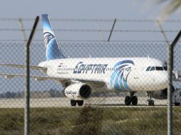 El avión aterrizó alrededor de veinte minutos después de haber despegado en el aeropuerto de Lárnaca. EFE / K. Christodoulou