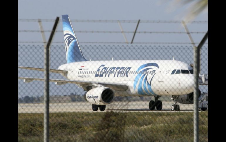 El avión aterrizó alrededor de veinte minutos después de haber despegado en el aeropuerto de Lárnaca. EFE / K. Christodoulou