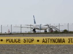 El aeroplano continúa en el aeropuerto; autoridades traducen la extensa carta, de cuatro páginas y escrita en árabe. AFP / B. Mehri