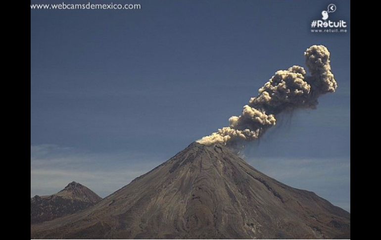 Genera una columna de 1.5 kilómetros en dirección este-sureste. TWITTER / @LUISFELIPE_P