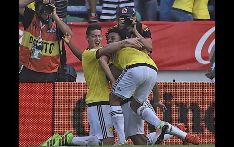 Durante el partido, Carlos Bacca y James Rodríguez brillaron con luz propia. AFP / L. Acosta