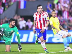 Édgar Benítez hizo el segundo gol de los paraguayos, quienes no supieron mantener la ventaja y fueron alcanzados por los brasileños. AP /