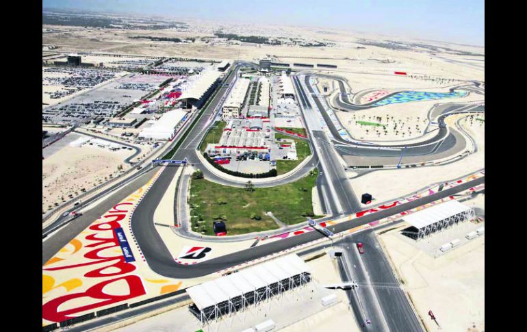 El Gran Premio de Bahrein, que se disputa en el Circuito Internacional de Sakhir, es una de las más espectaculares del calendario. AFP /