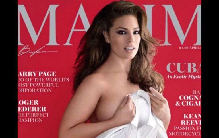 'Estoy orgullosa de ser la primera mujer curvilínea en la portada de esta famosa revista', declara Graham. FACEBOOK / Ashley Graham