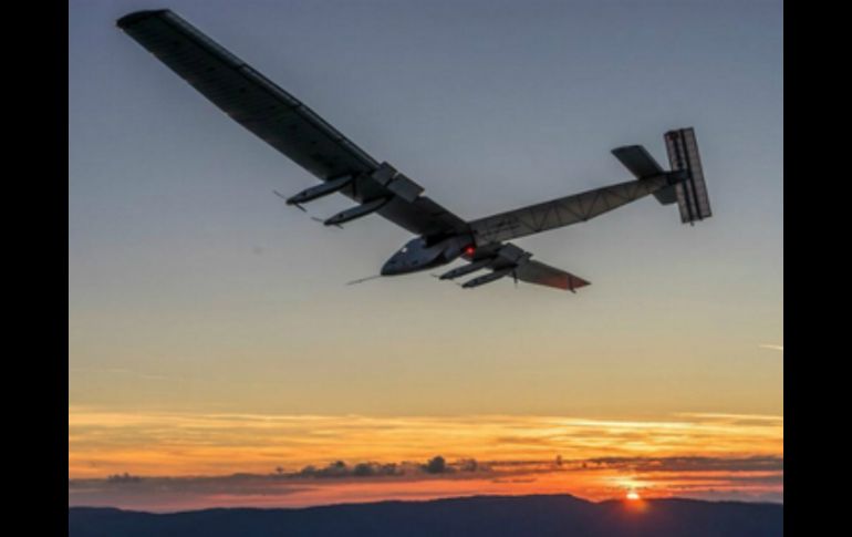 La vuelta al mundo del avión es un experimento suizo que sólo utiliza energía solar. TWITTER / @solarimpulse