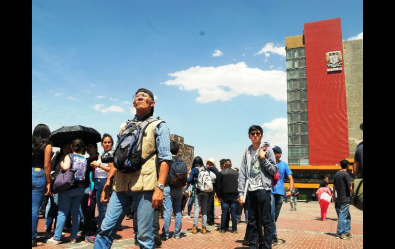 Alumnos de Derecho exigen a Enrique Graue que explique cuál es la estrategia para resolver el asunto del auditorio. SUN / H. García