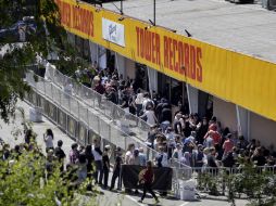 Afortunados fueron los que estaban cerca del recinto y consiguieron su pase al espectáculo por 10 dólares. AP / N. Ut