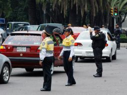 Sólo podrán infraccionar mil 400 policías de tránsito. NTX / ARCHIVO