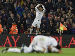 Cristiano, de nueva cuenta, la salvación del Real Madrid; el Barcelona pierde su racha invicta. AFP / L. Gene