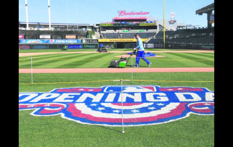 La casa de los Reales, actuales campeones, recibe los últimos toques para el duelo ante los Mets de Nueva York. AP / O. Wagner