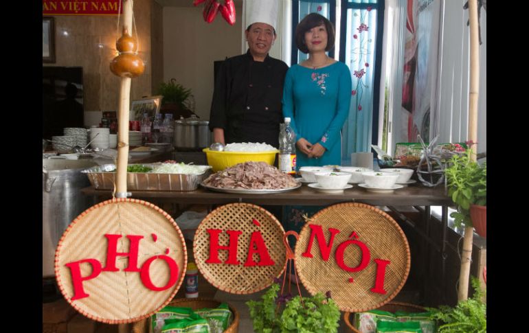 La embajadora de Vietnam en México, Le Linh Lan encabezó el Festival de Sopa Pho. NTX / N. Tavira