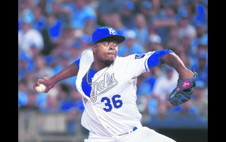 Edinson Volquez salió sin daño en el duelo inaugural para los Royals. AFP / J. Squire