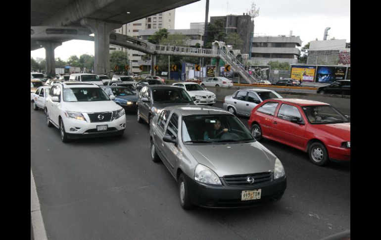 En la Ciudad de México viajan en promedio 1.2 millones de personas por automóvil. NTX / ARCHIVO